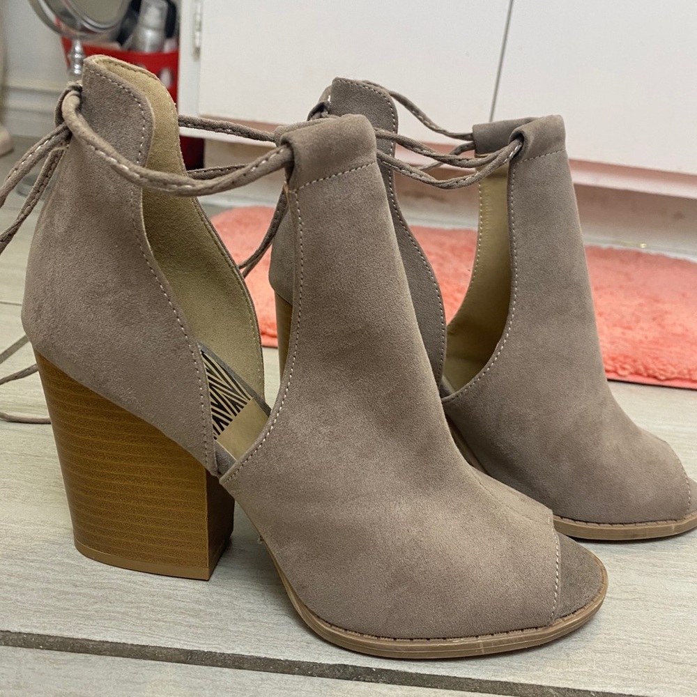 Brand New - gray booties